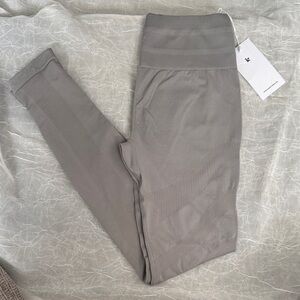 Kamo Fitness Women's Gray Leggings